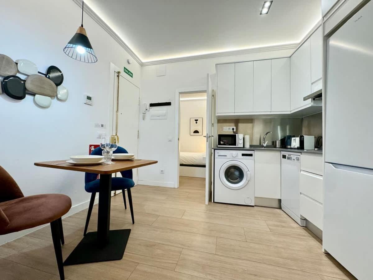 Plaza Mayor Cozy Private Apartment With Ac マドリード エクステリア 写真