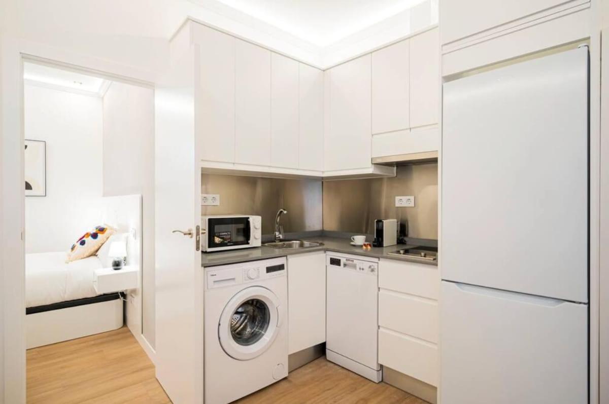 Plaza Mayor Cozy Private Apartment With Ac マドリード エクステリア 写真